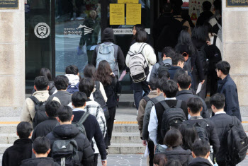 연대 논술 학생 측, ‘재시험→무효’ 소송목적 재변경