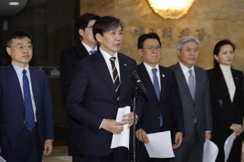 조국 “오늘 오후 내란죄로 국수본에 尹·동조자 고발”