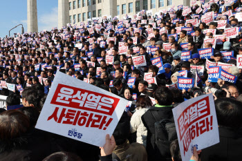 비상계엄 사태에 조기 대선 가능성↑…저출산 관련주 급등