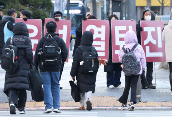 교원단체들 “왜 계엄 선포되나 학생 물음에 대답 못해”