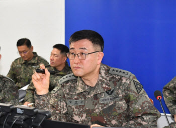 군 서열 1위 아닌 '박안수'.. 계엄사령관에 육군총장 앉힌 까닭