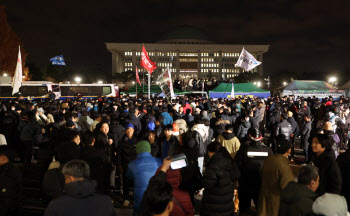 '비상계엄' 후폭풍…예금자보호법·대부업법 처리 '시계제로'