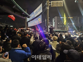 “계엄 해제는 국회와 시민의 합작품” 외신들, 韓 시민의식 주목