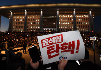 尹내각 사퇴로 권한대행 공석?…野 탄핵 발목 잡힐 가능성