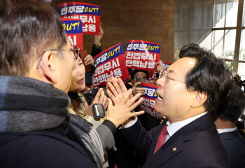 韓증시, 탄핵 불확실성↑…“금융 되돌림, 반도체 변동성”