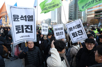 경찰, 주말 서울 도심 ‘尹퇴진’ 대규모 집회에 교통통제