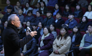 `대구` 간 유인촌 장관, 계엄 후 첫 대외 행보…일정 재개