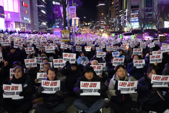 로스쿨 교수·연구자들도 “비상계엄 명백 위헌…탄핵해야”