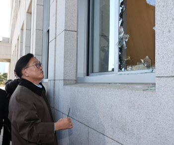 국방부 "계엄군이 입힌 국회 물적 피해, 배상·보상 어렵다"