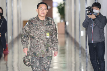 여인형 前방첩사령관 "계엄 사전 기획 사실무근…새벽 1시 이후 병력 출동"