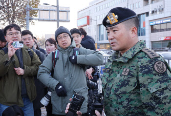 野 "계엄군 유혈 사태 막은건 중간 지휘관, 김현태 707단장 처벌 말아야"