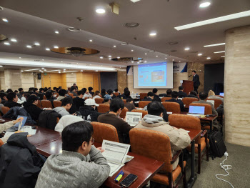 "국내 건설산업 쇠퇴기 진입…계엄쇼크에 부담 가중"