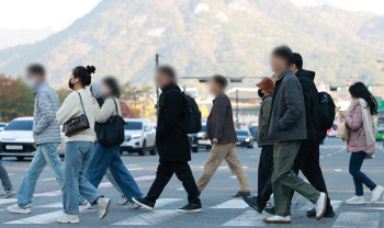 '빙판길' 운전 주의…찬바람 지속·일부 지역 ‘눈 또는 비’