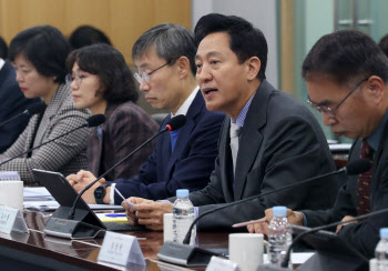 뒤숭숭한 분위기 관광업계 만난 오세훈, 4개 국어로 "서울은 안전"(종합)