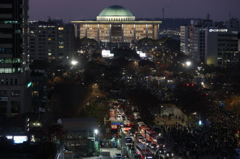 법학교수 203명 2차 시국선언 "尹탄핵 이외 위헌적 시도 거부"