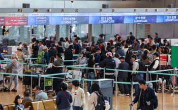 작년 운수업 매출 2.5% 감소…엔데믹에 항공업 웃고 해상물류업 울어