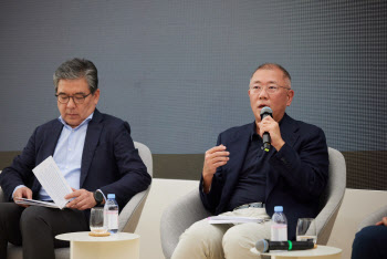 정의선 "최고의 순간은 아직…미래 모빌리티 혁신 이어나간다"