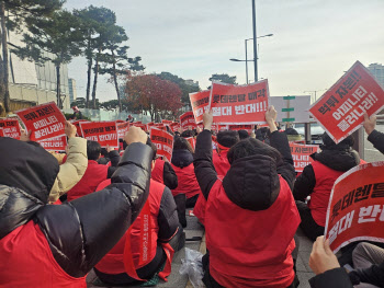 "구조조정·임금삭감 불보듯"…롯데렌탈 노조 매각반대 시위