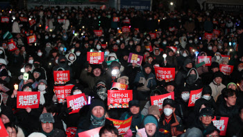 미술계도 尹 퇴진 촉구…"대통령이 민주주의 짓밟아"