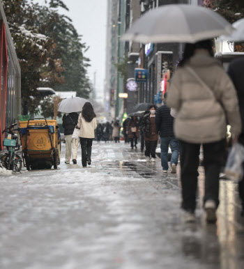 “패딩 껴입고 나가세요”…서울 낮 최고 기온 3도