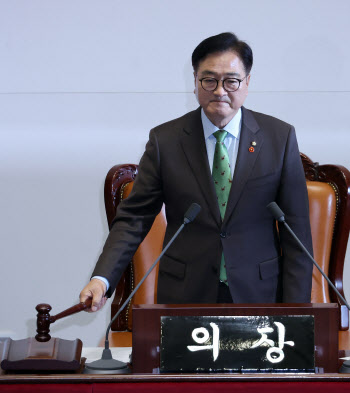 우의장 "헌재 공백 신속히 메울 것…공직자들 소임 다해달라"