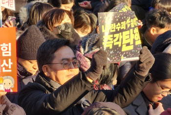 김동연, 탄핵안 가결에 "무너진 경제 다시 일으키는 첫날"