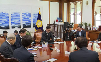 우원식, 경제4단체장 회동...최태원 "최대 공포는 불확실성"