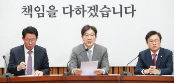 권성동, 野 겨냥 “탄핵안 기각 시 ‘직권남용 처벌법’ 발의해야”(상보)