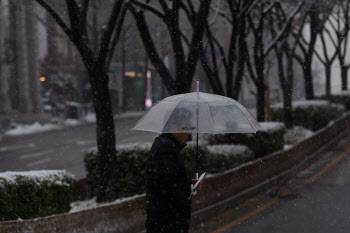 전국 흐리고 곳곳 비·눈…서울 등 미세먼지 ‘나쁨’