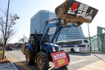 '트랙터 상경' 전농 행진 불허..."집회 자유 제한, 계획대로 행진"