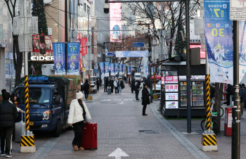 영화관도, 공연장도 안 간다…문화계도 ‘탄핵 정국’ 후폭풍