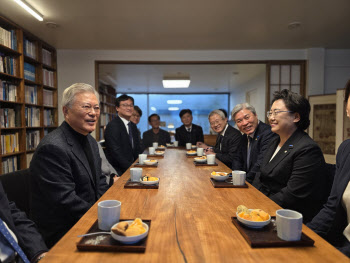 문재인 "韓대행, 헌법재판관 임명 협조해야"