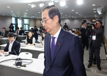 韓대행 "여야 합의 때까지 헌법재판관 임명 보류하겠다"(상보)