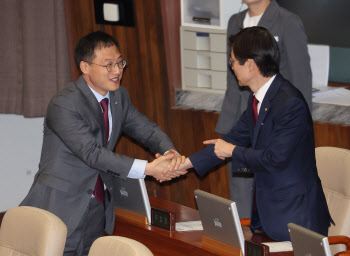 與 조경태·김상욱·김예지·한지아, 헌법재판관 임명 표결 참여