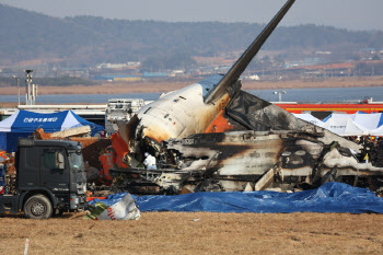 '사고기체 제조' 보잉사 "깊은 애도, 제주항공과 연락 중"