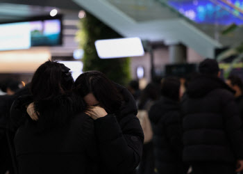 제주항공 참사 유족협 "시신 수습 전까지 장례 중단"