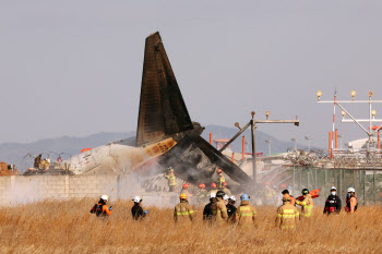 살아남은 두명...꼬리칸 구조 당시 “넋 나간 듯 보여”