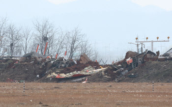 국토부 "무안공항 로컬라이저 규정에 맞게 설치"