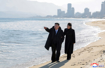 김정은, 딸 주애와 '원산갈마지구' 방문…"관광업 중요한 첫걸음"