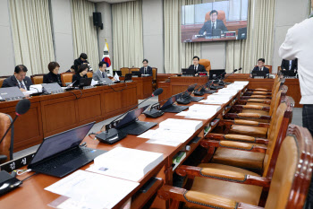 국회 운영위, 내달 8일 비상계엄 현안질의…野 “정진석 불출석시 형사고발”