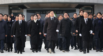 민주당 새해 맞아 “공동체 되살리고 일상 평온 돌려드릴 것”