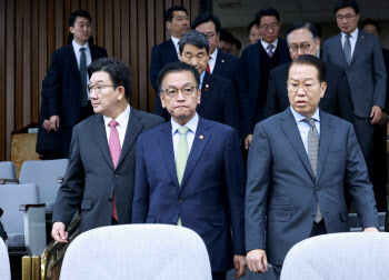 고위당정 참석한 崔대행 “경제 엄중…여야정협의체 가동해야”