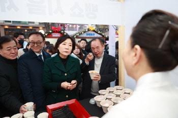 탄핵 정국에 소비심리 꽁꽁…동행축제 매출도 ‘뚝’