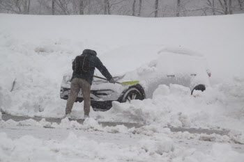 충남권 시간당 3~5cm 강한 눈...새해 최강 한파 기승