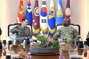 합참의장, 신임 연합사령관 만나 '철통같은 한미동맹' 재확인