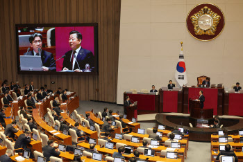 진상 규명한다면서 온종일 치고받은 국회