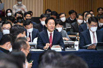 오세훈 “토지거래허가제 해제 적극 검토”…강남·잠실 풀리나(종합)