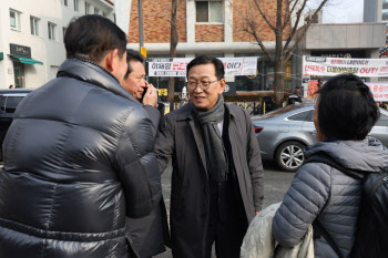 윤측 "경호처 직원 지원 변호사 모집"…지원군 공개모집