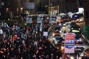  "체포하면 선처"…공수처, 경호처 설득 중