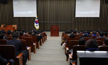 민주당 의원들 `윤 구속` 요구…"대통령도 예외 없어"